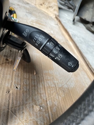 Подрулевой правый переключатель  83114AG030 SUBARU