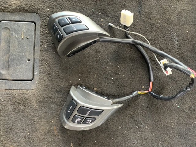 Блок кнопочных переключателей рулевого колеса 83154FG040 SUBARU