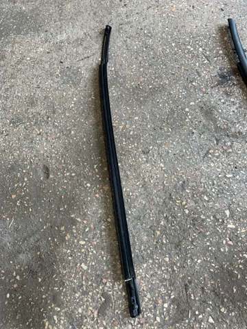 832102S000 HYUNDAI Молдинг опускного стекла двери задней левой купить в Чернигов