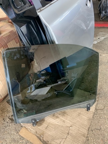 Стекло двери задней левой 834113EA00 HYUNDAI