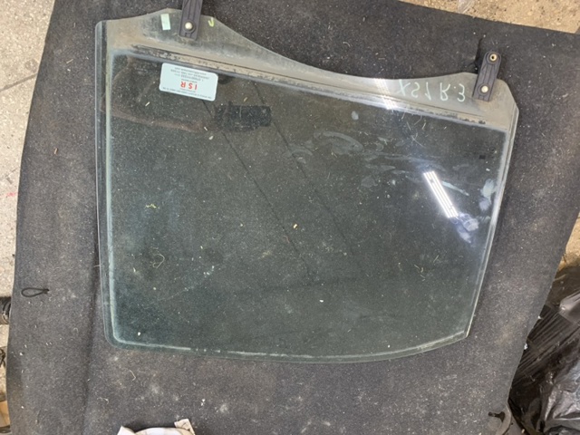 Стекло задней двери, правой 834213E010 HYUNDAI