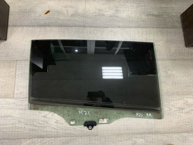 Стекло задней правой двери 834213U000A HYUNDAI