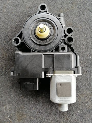 Моторчик стеклоподъемника двери задней, левой 834502P010 HYUNDAI