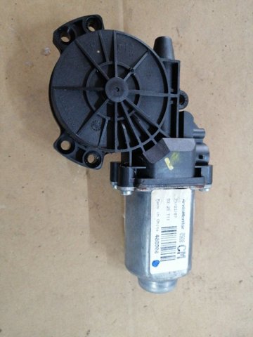 Моторчик стеклоподъемника двери задней, правой 834602B000 HYUNDAI