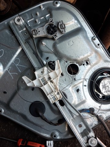 Стеклоподъемник задней правой двери 834812B000 HYUNDAI