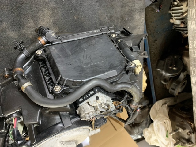 SUBARU 84001AG380 Фара правая в наличии Киев