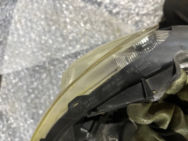 84001SC220 SUBARU Правая фара купить в Ровно
