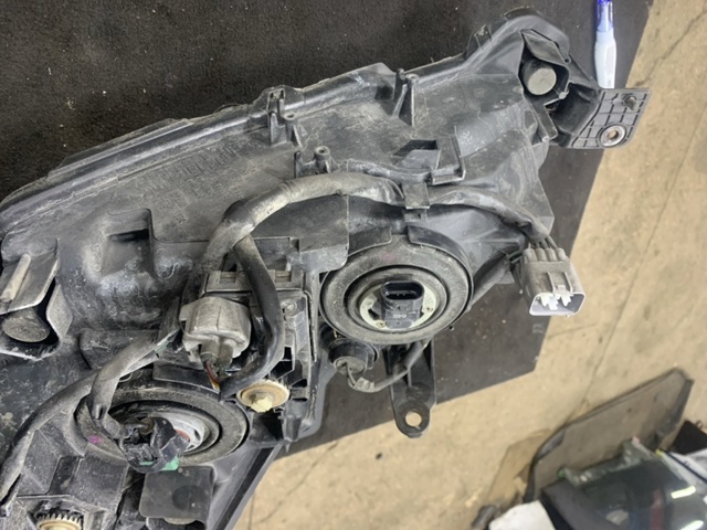 84001SG220 SUBARU Правая фара купить в Винница