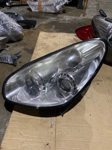 84001XA25A SUBARU Левая фара купить в Ирпень