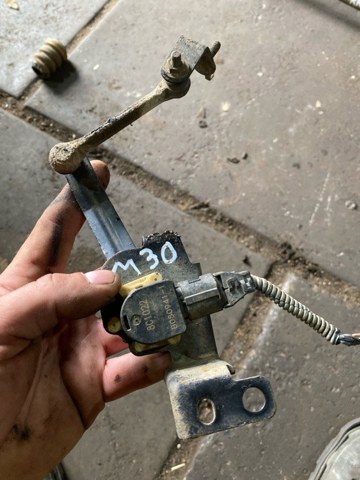 Датчик уровня наклона кузова  84021AG000 SUBARU