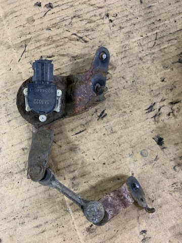 Задний датчик положения кузова 84031SG000 SUBARU