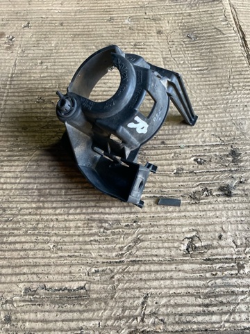 Крепление противотуманки правой 84927SA130 SUBARU