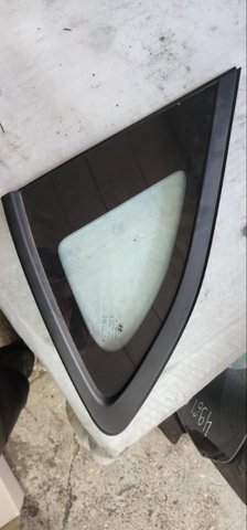 87810D3000 Стекло кузова (багажного отсека) левое купить Одесса