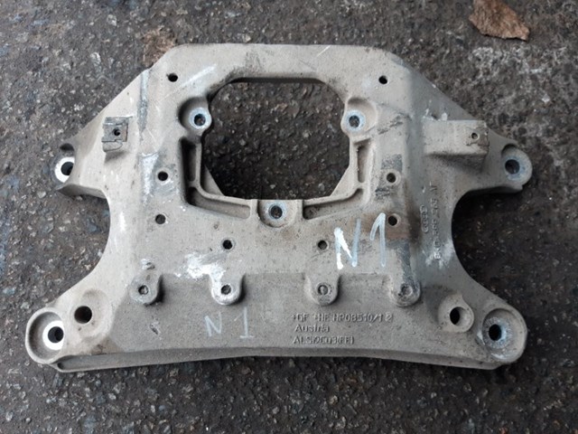Балка крепления коробки передач 8K0399263AF VAG