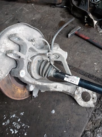 Цапфа поворотная правая 8R0505432C VAG