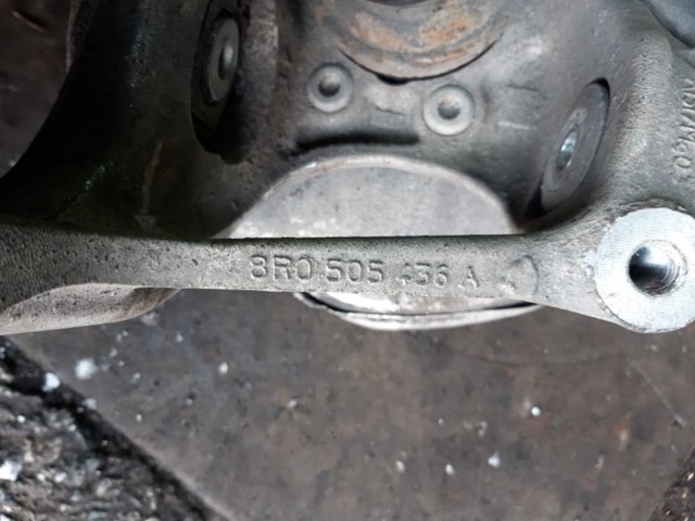 VAG 8R0505432C Цапфа задняя правая в наличии Ирпень