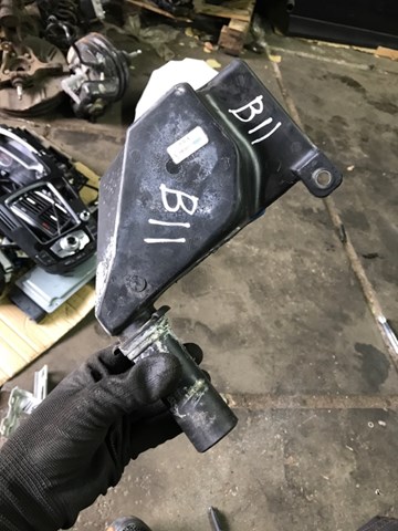 Горловина бачка омывателя 8T2955463B VAG