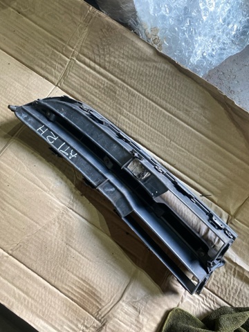 91121XA21A Решетка радиатора правая купить Украина