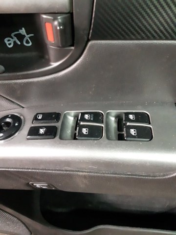 Кнопки переднего правого стекло подъемника 935712B200 HYUNDAI