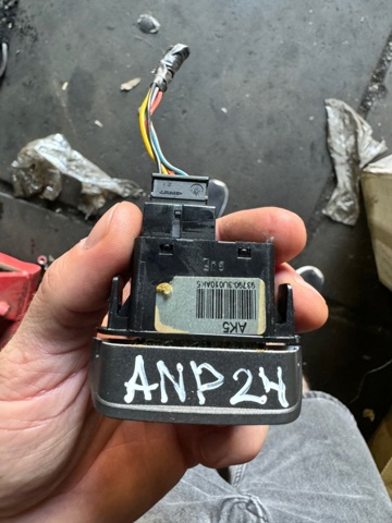 937903U010AK5 HYUNDAI Кнопка включения аварийного сигнала купить в Черкассы