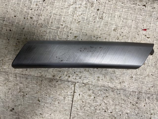 Облицовка внутренней ручки двери, передней, правой 94237SG000 SUBARU