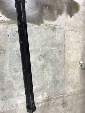 Накладка (молдинг) порога наружная правая 96051AG000VW SUBARU