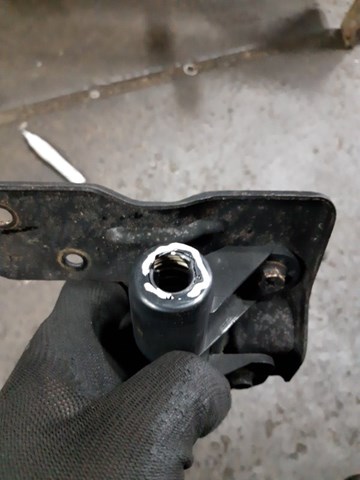 984613E500 HYUNDAI Держатель форсунки омывателя фары (подъемный цилиндр) купить в Тернополь