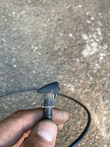 HYUNDAI 986303E200 Форсунка омывателя стекла лобового правая в наличии Ужгород