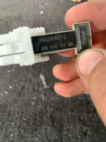 Датчик заднего хода A0015455309 MERCEDES