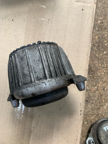 MERCEDES A2042406017 Левая/правая опора двигателя в наличии Ужгород