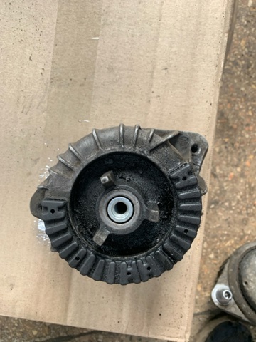 MERCEDES A2042406017 Подушка (опора) двигателя левая/правая в наличии Ужгород