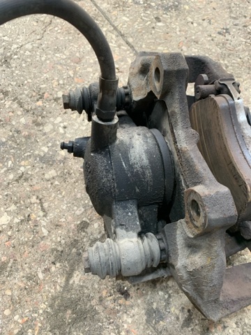Суппорт тормозной передний левый A2044213581 MERCEDES