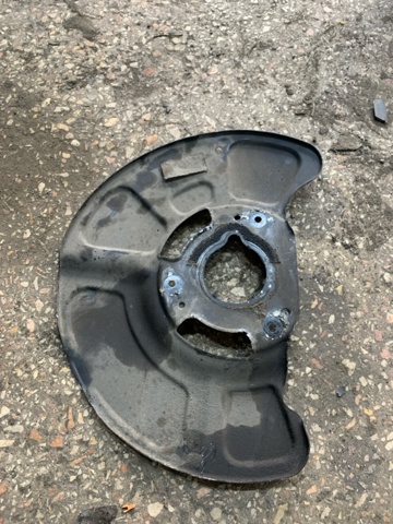 Защита тормозного диска, переднего, правого A2124201244 MERCEDES