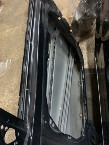 Пассажирская передняя дверь A2127200205 MERCEDES