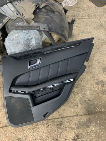 Карточки обшивки задней двери правой A21273002709G50 MERCEDES