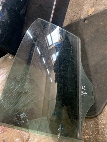Стекло двери задней левой A2127350110 MERCEDES
