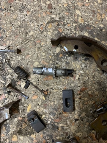 D4060JE27A NISSAN Колодки ручника купить в Ровно