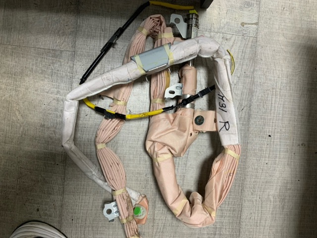AIRBAG, шторка боковая правая GHK157KM0C MAZDA