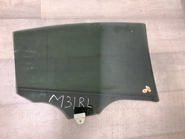 Стекло задней двери, левой GHK573510B9D MAZDA