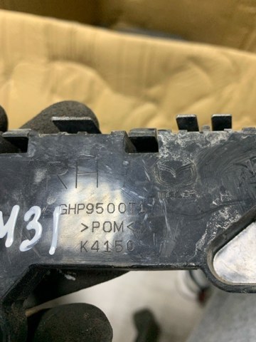 Кронштейн бампера заднего, внешний правый GHP9500T1B MAZDA
