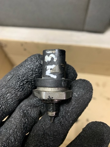 Датчик указателя давления масла PY8V18541B MAZDA