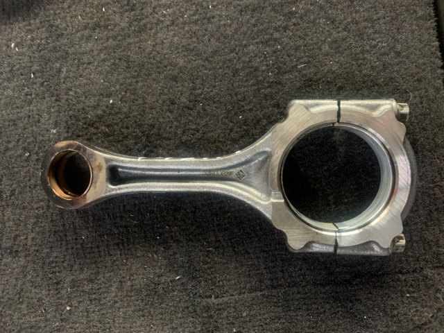 Шатун двигателя SH0111210A MAZDA