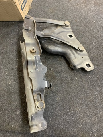 JAGUAR T2H12980 Петля капота правая в наличии Ирпень
