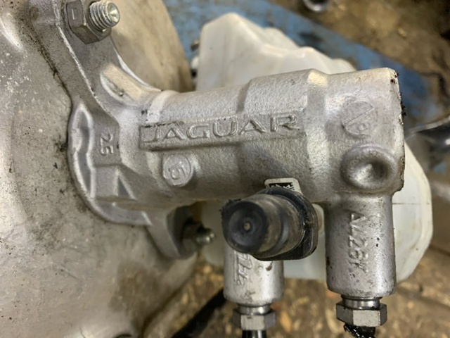 T2H7388 JAGUAR Главный тормозной цилиндр купить в Житомир