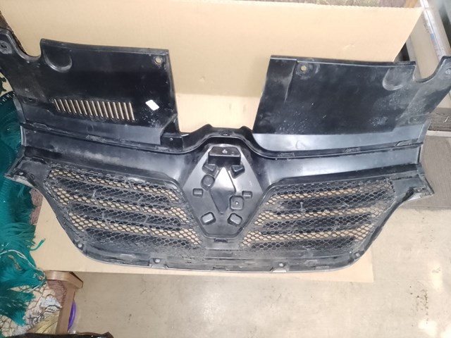 623105875R RENAULT Решетка радиатора купить в Львов