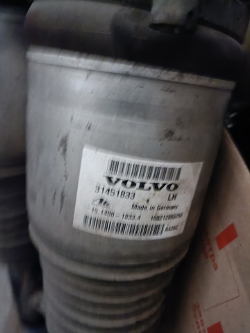Стойка передняя левая 31451833 VOLVO