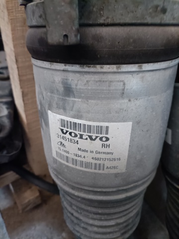 Передний правый амортизатор 31451834 VOLVO