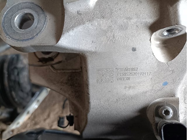 Цапфа правая 31681852 VOLVO