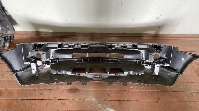 LR015073 LAND ROVER Передний бампер купить в Ирпень