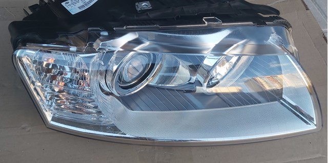 Основная фара - вставка Audi A8 D3